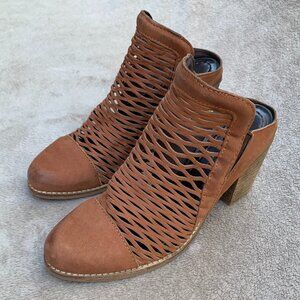 Diba Landing Crew Leather Mesh Hood Mules Sz 7.5